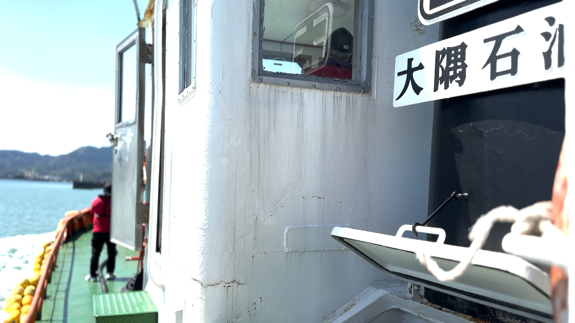 イカ釣り漁船の燃料補給